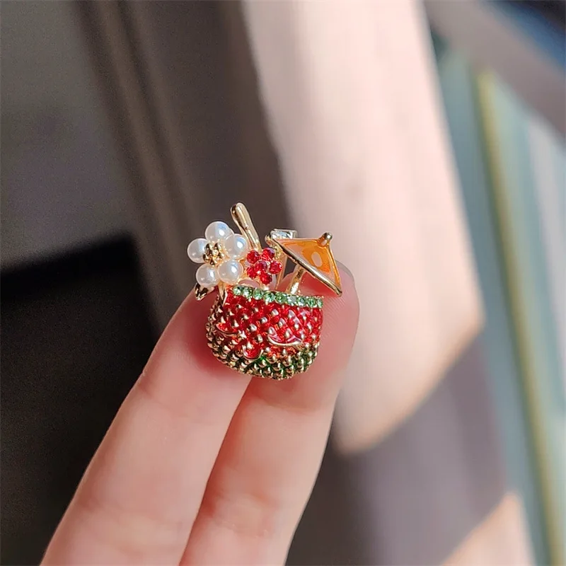 New Korean Cute Coconut Water Brooches Creative Elegant Personality Fashion Lapel Pin Clothing Accessories Corsage For Women