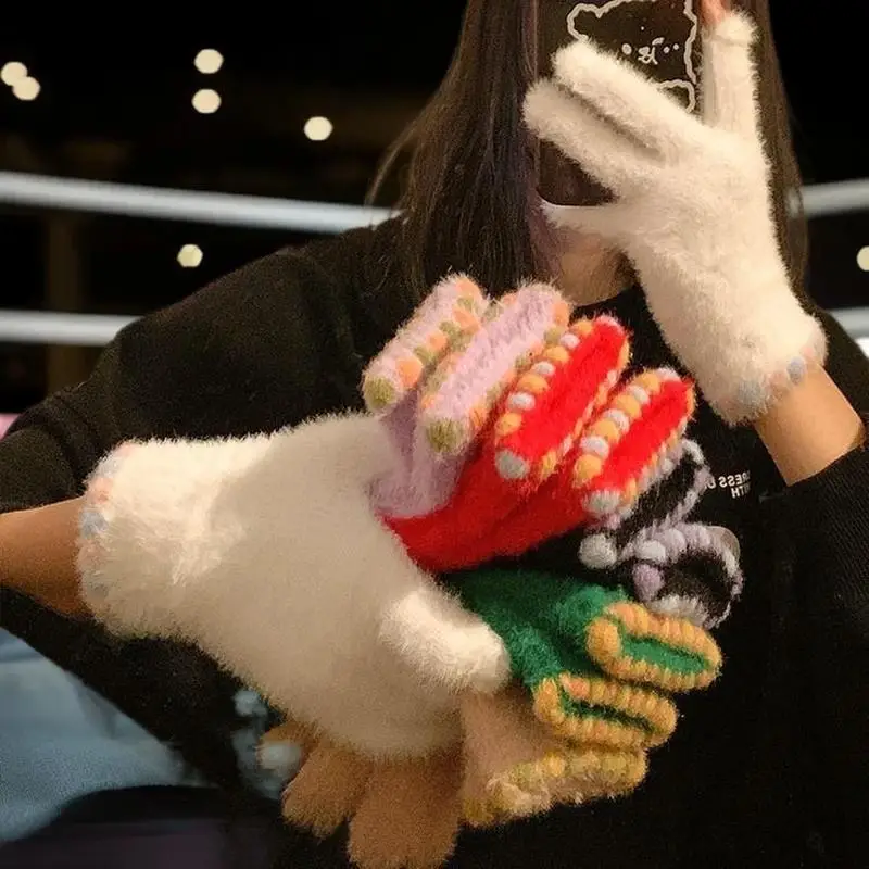قفازات لطيفة مفتوحة الأصابع تعمل باللمس من القطيفة بخمسة أصابع للنساء في الشتاء، مخملية دافئة وسميكة لطلاب ركوب الدراجات