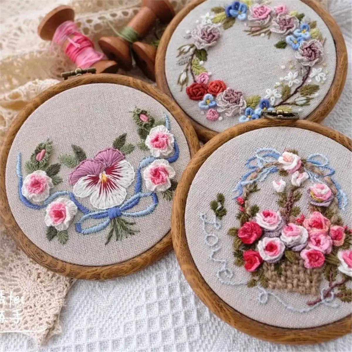 2026 New 6 Pcs Imitated Wood Embroidery Hoops Frame, Round Hoop with 16 Needles for Art Craft DIY Sewing