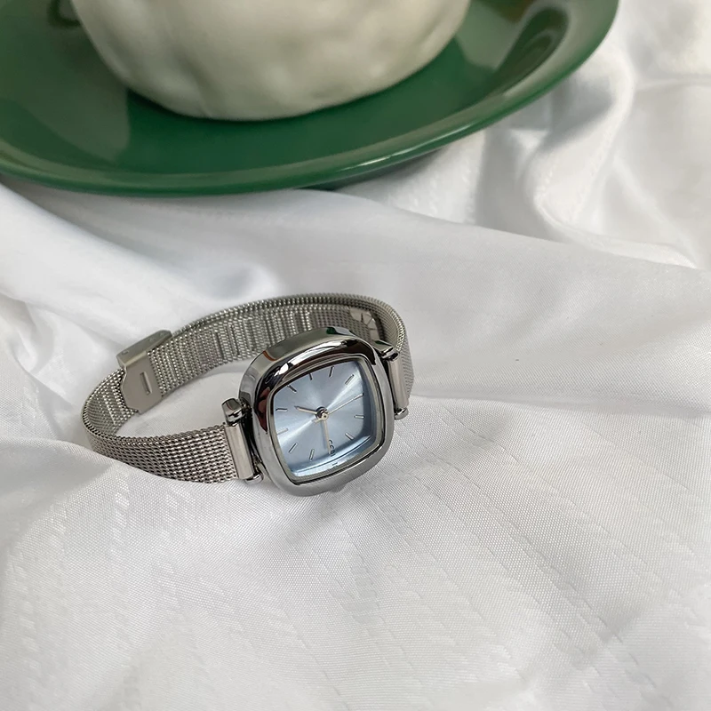 Simple And Stylish Square Watch For Women, Versatile Small Dial, Elegant Quartz Retro Casual Light Luxury High-End Feel.
