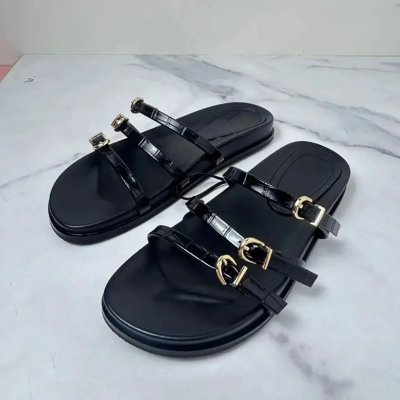 2024 sandal baru musim panas untuk wanita Outwear datar bawah sandal Fashion serbaguna rekreasi wisata wisata sepatu pantai