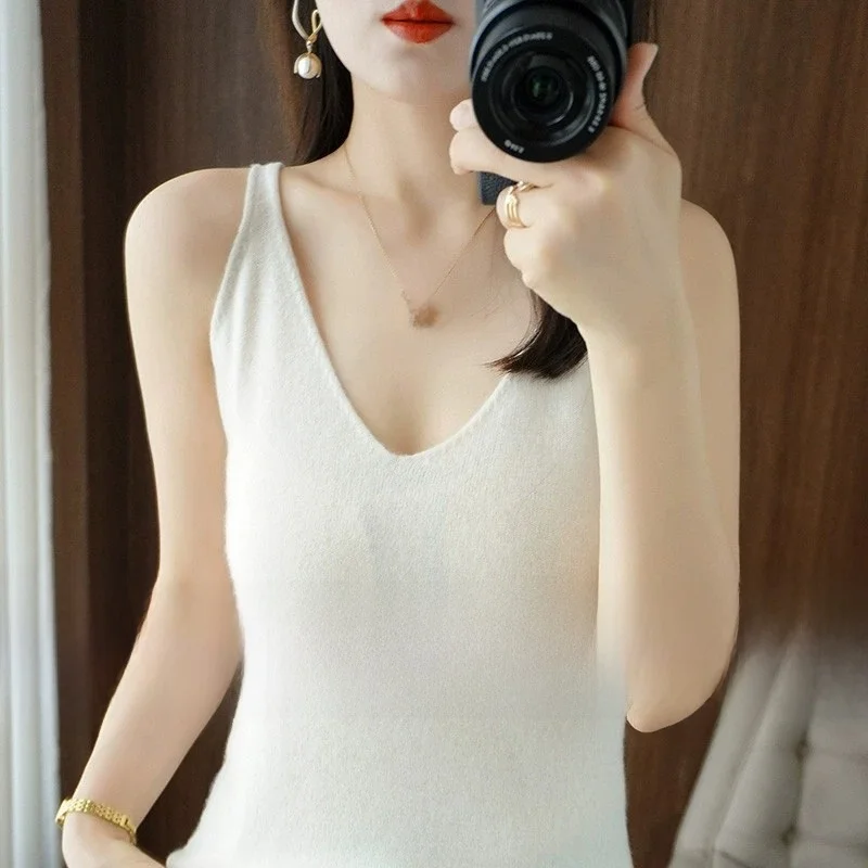 Women's Knitted Vest Inner Match Suit New 2023 Hot White Base Strapless Black Sleeveless Top Summer Outerwear