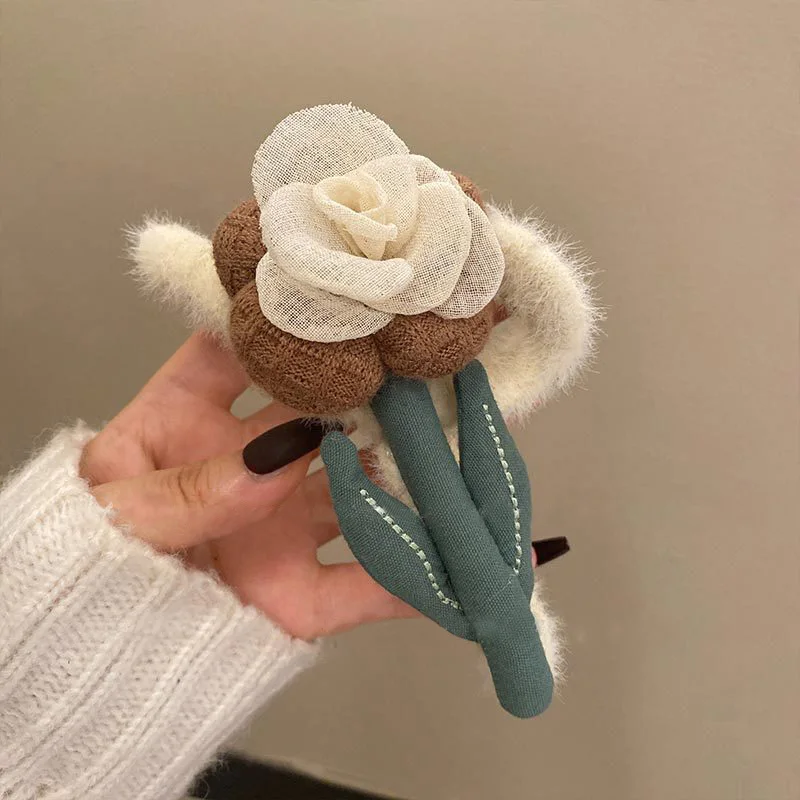 1pc Autumn and winter shark hair clip, plush hair clip, high-end feeling at the back of the head, forest style flower hair clip