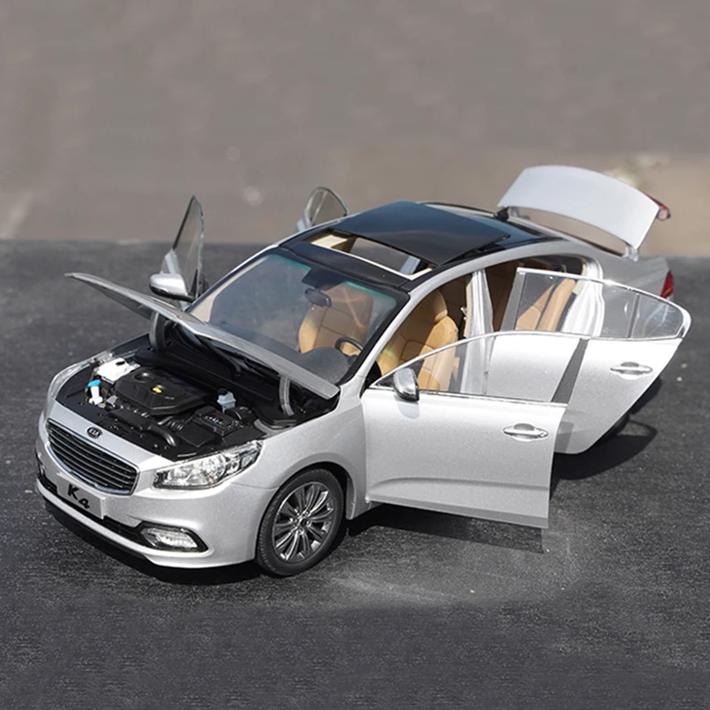 

1:18 Die Cast KIA K4 Alloy Car Model Metal Toy Vehicles High Simulation Model Car Static Ornament Collection Boy Toy Gifts