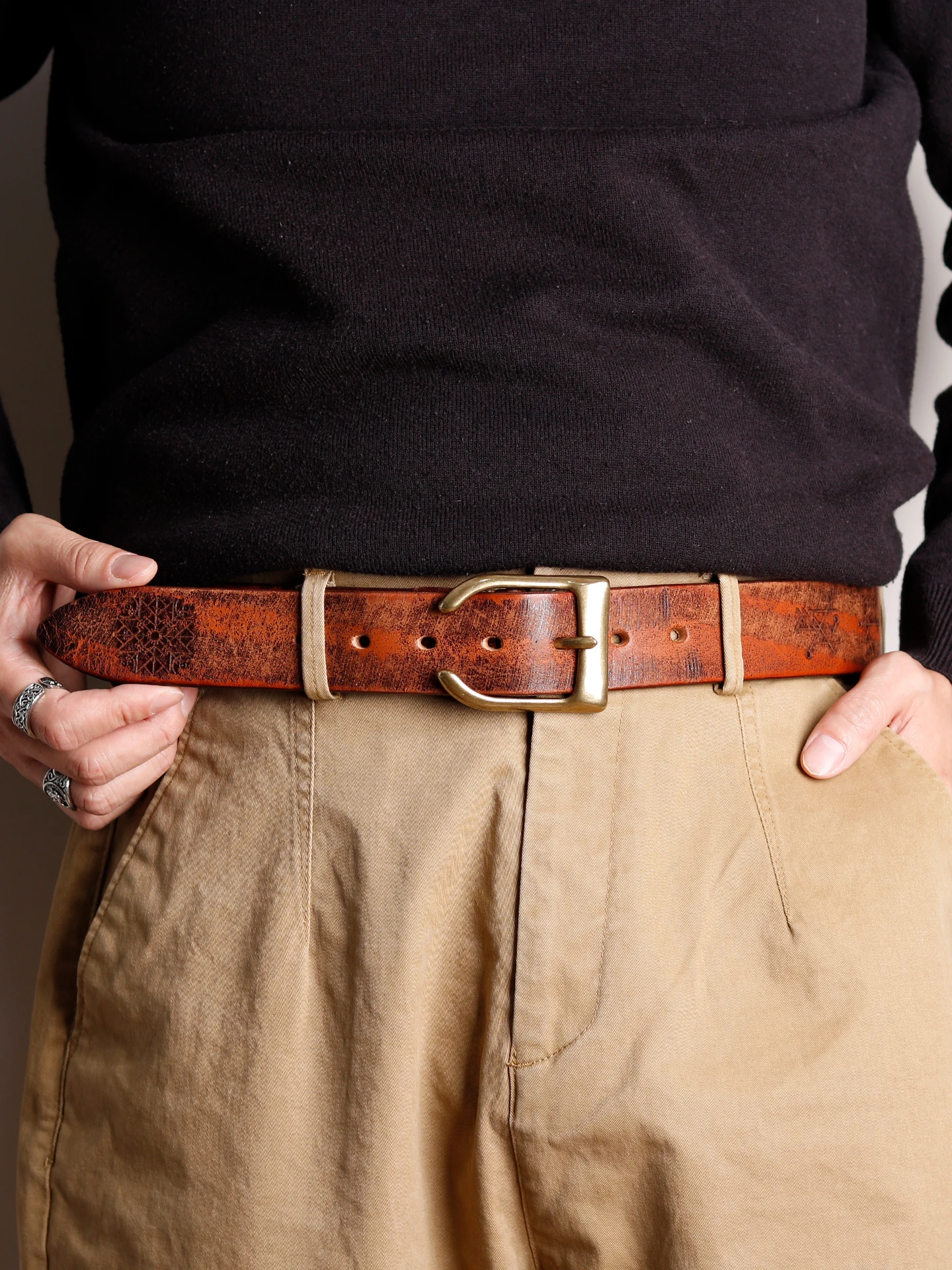 thickened-vegetable-tanned-heavy-duty-vintage-distressed-carved-leather-belt-casual-jeans-men's-fashion-belt-handmade-stitching