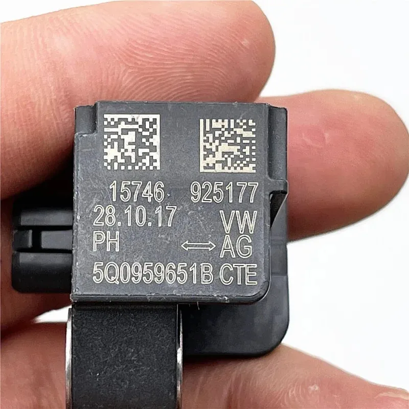 

5Q0959651 B Датчик удара аварии для VW Golf GTI Tiguan Jetta Audi A3 S3 Q3 TT Skoda Superb