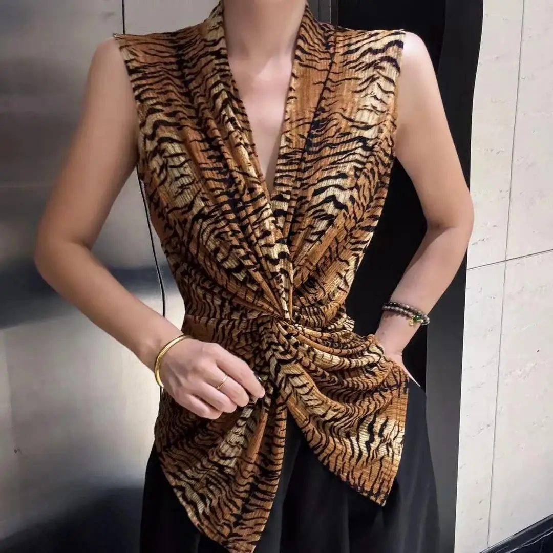 

2025 New Vintage Leopard Pleated Corset V-neck Sexy Blouse Women Fashionable Slim Sleeveless Shirts Ladies Fashion Trend Tshirt