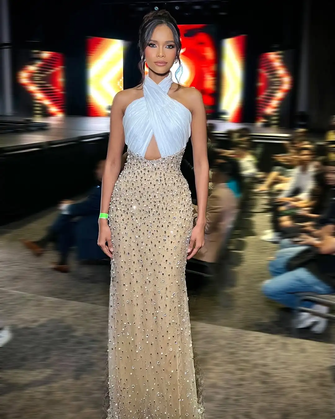 Customized Luxury Illusion Crystal Evening Dress Halter Keyhole Neckline vestidos de gala 2026 Mermaid Celebrity Gown