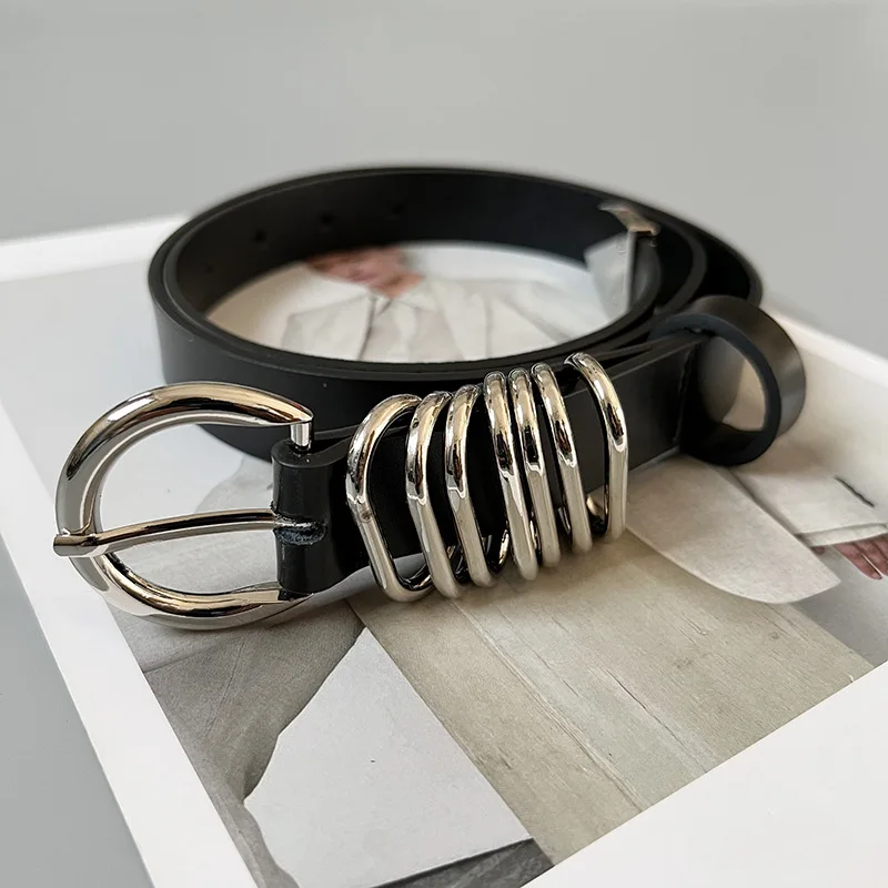 خاتم معدني فضي بتصميم متخصص، حزام أسود عصري للرجال