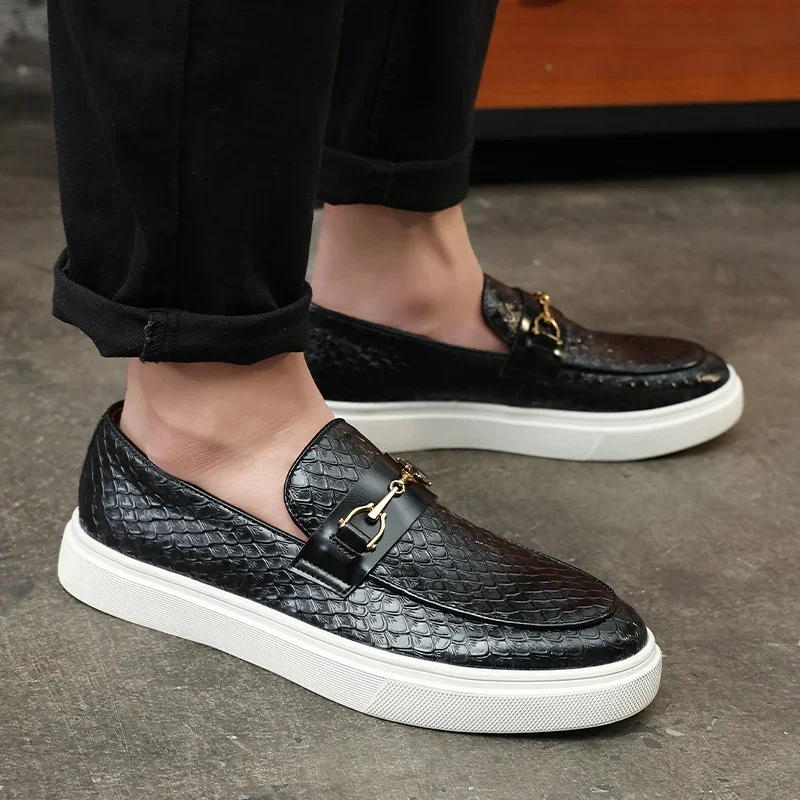 Men's Casual Shoes Embossed Leather Men Classic Buckle Horsebit Loafers Mens Slip-on Board Shoes Outdoor Flats New