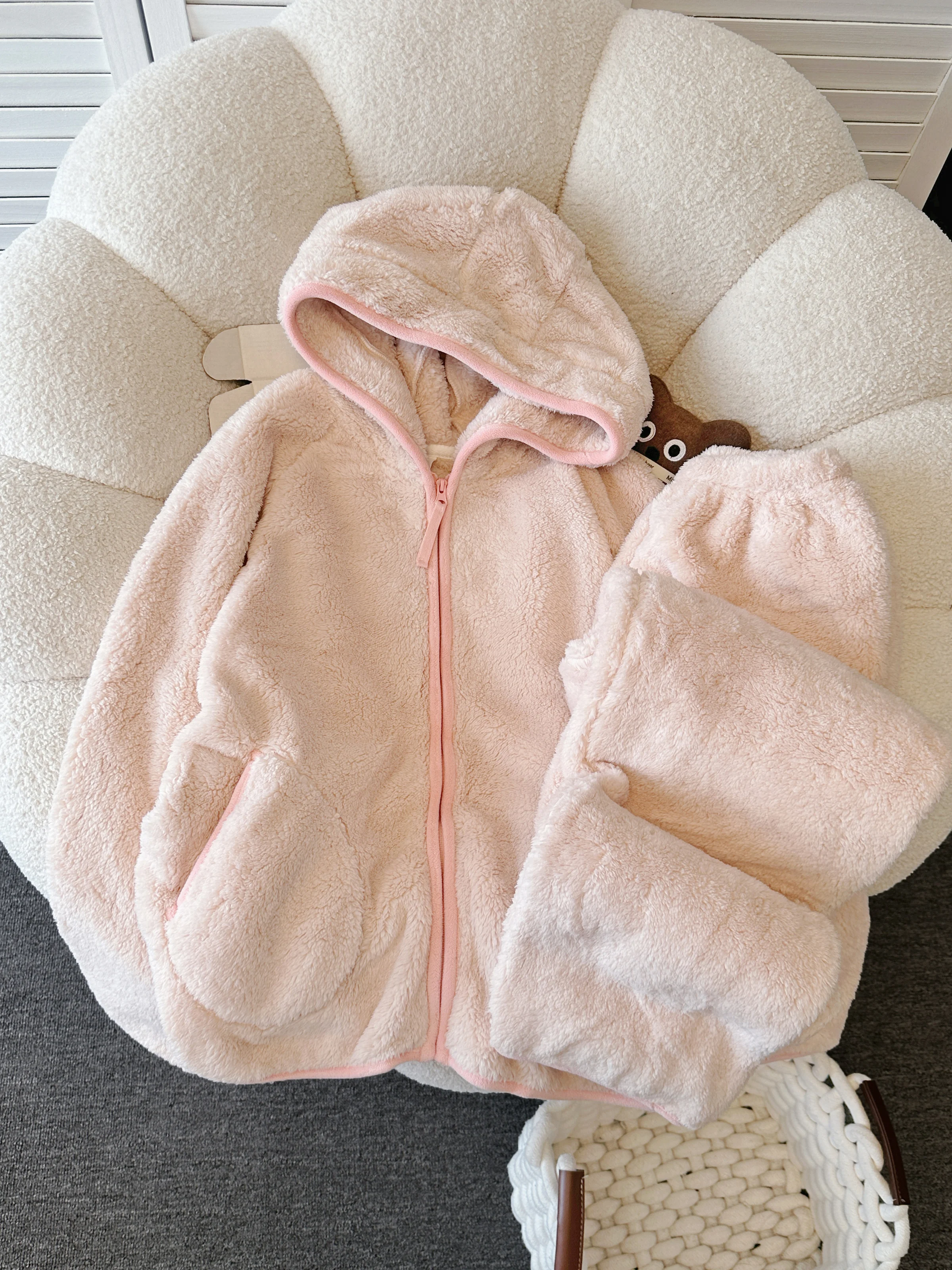 pyjama-en-polaire-corail-epais-a-capuche-rose-ensemble-d’hiver-pour-femmes-vetements-d’interieur-chauds-style-doux-et-mignon-manches-longues-pantalon-a-jambes-larges