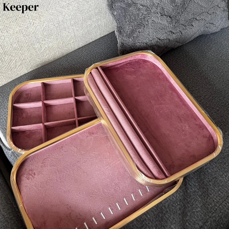 

Розовый бархатный лоток для украшений с металлическим ободком, органайзер для ожерелий, колец, подвесок, браслетов, для демонстрации в бутиках и на выставках