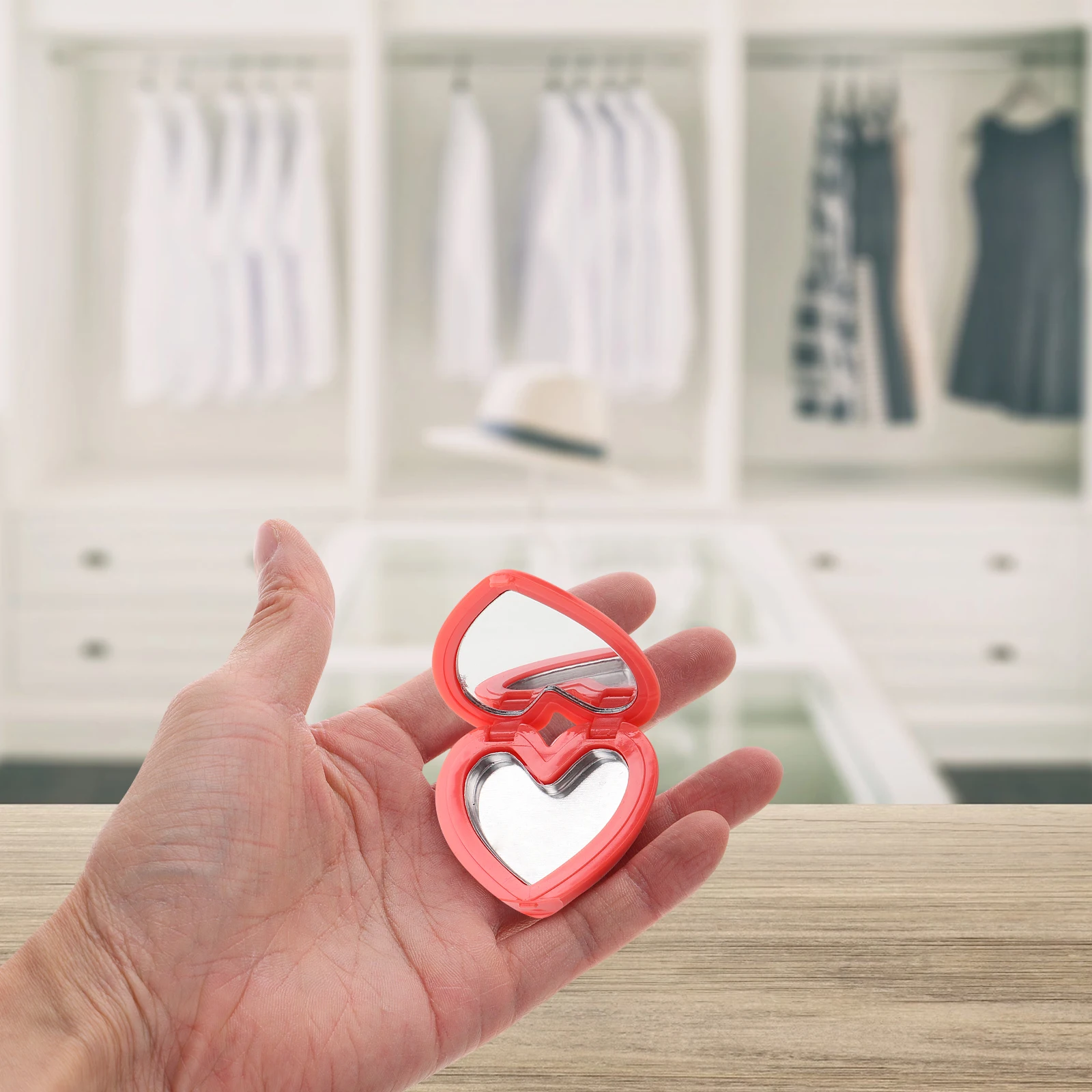 8Pcs Heart Makeup Container Lipstick Box Eyeshadow Case Refillable with Mirror Portable Cream Dispenser Blusher Storage Travel