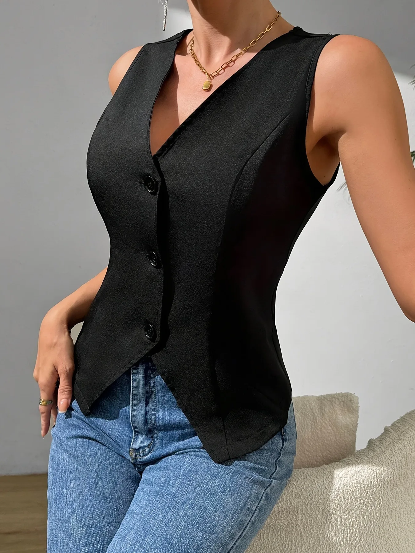 Fashion women's solid color new waistcoat design sense temperament commuter V-neck senior sense ladies top