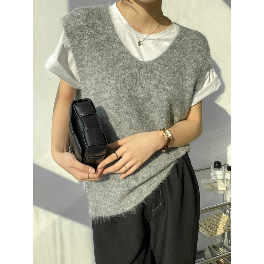 [ZAYAU] Alpaca Wool New V-neck Soft Waxy Knitted Vest Sweater Pullover, Thin Vest, Simple and Lazy Style In Hong Kong