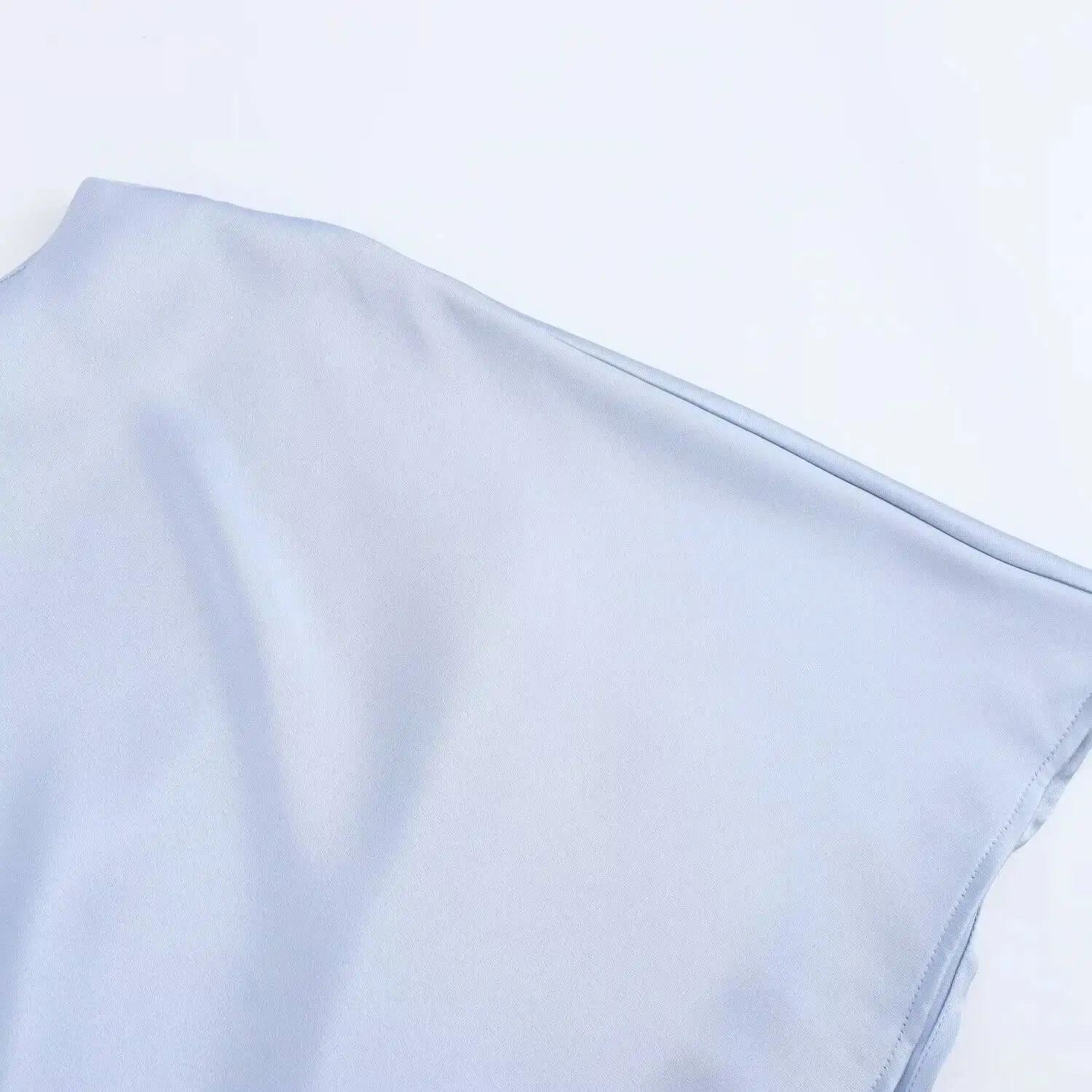 Sukienka damska na jesień 2025 w stylu europejskim i amerykańskim, z dekoracją w postaci węzła, z teksturą jedwabnej satyny, z okrągłym dekoltem, krótkim rękawem i długim krojem.