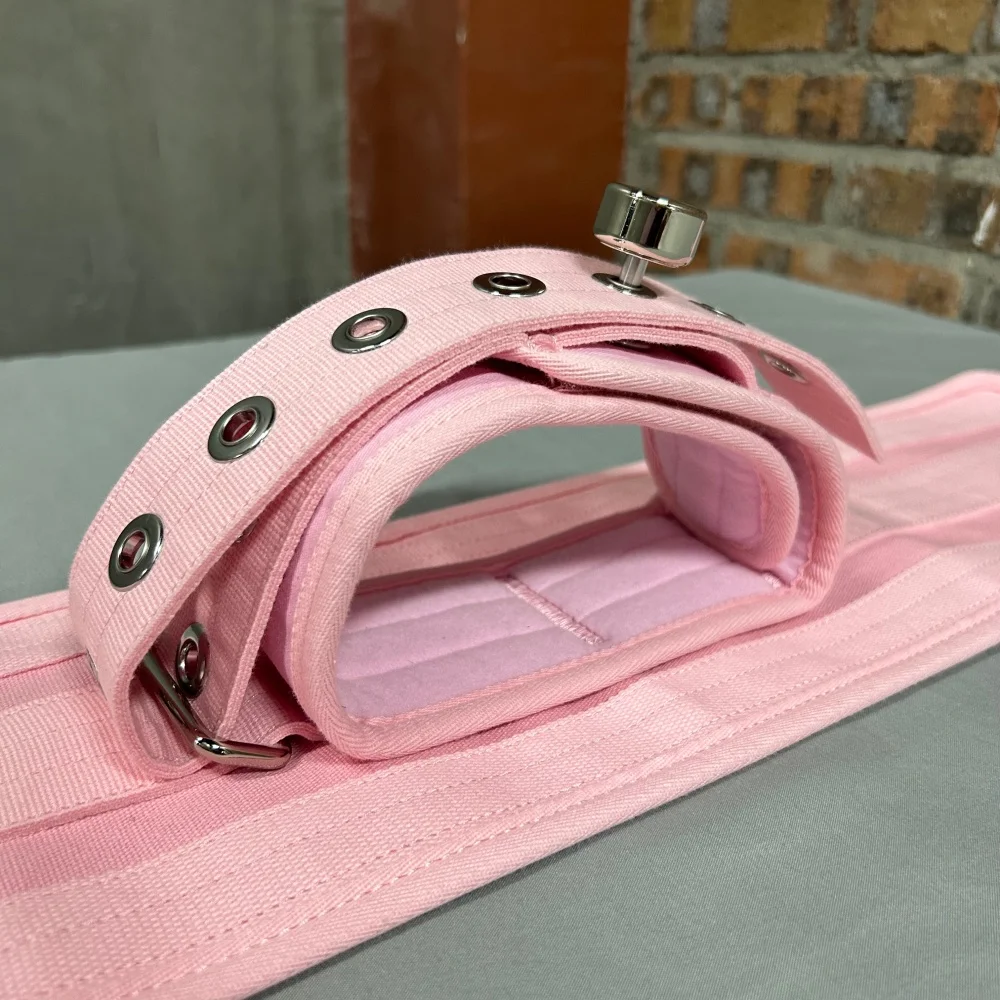 الموقف عبودية طوق الرقبة الوردي BDSM قيود السرير عبودية الرقبة مع قفل مغناطيسي