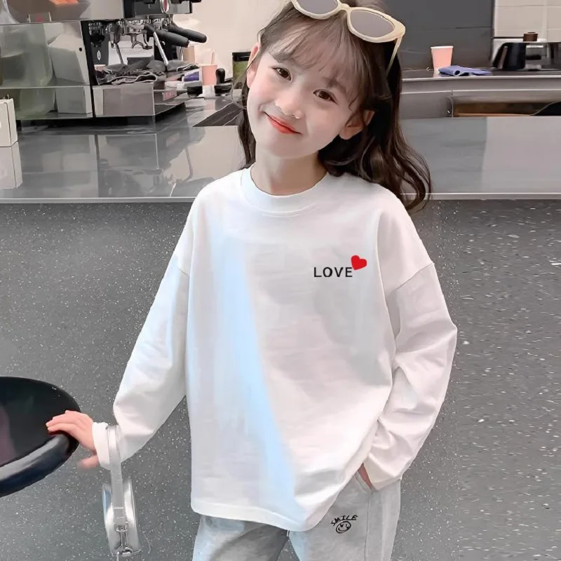 Girls' white bottoming shirts for spring and autumn, loose and stylish long-sleeved medium and large children's T-shirts with ve
