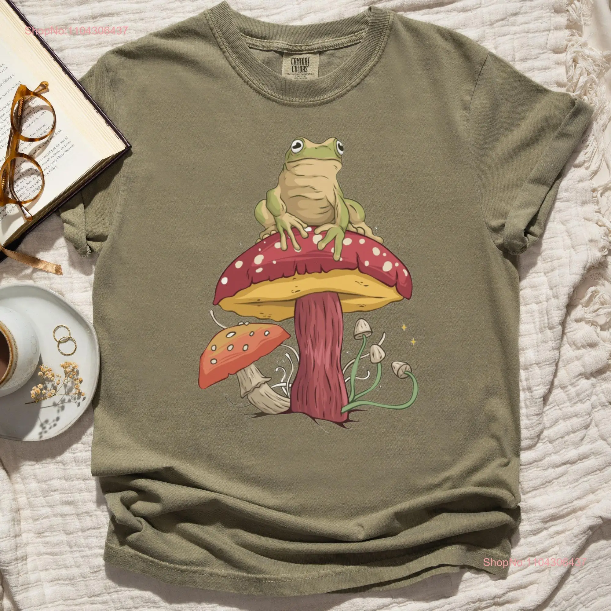 ComfortColors Frog Mushroom T Shirt Cottagecore Toad Shirting Vintage Style Goblin core ed Goblincor ful