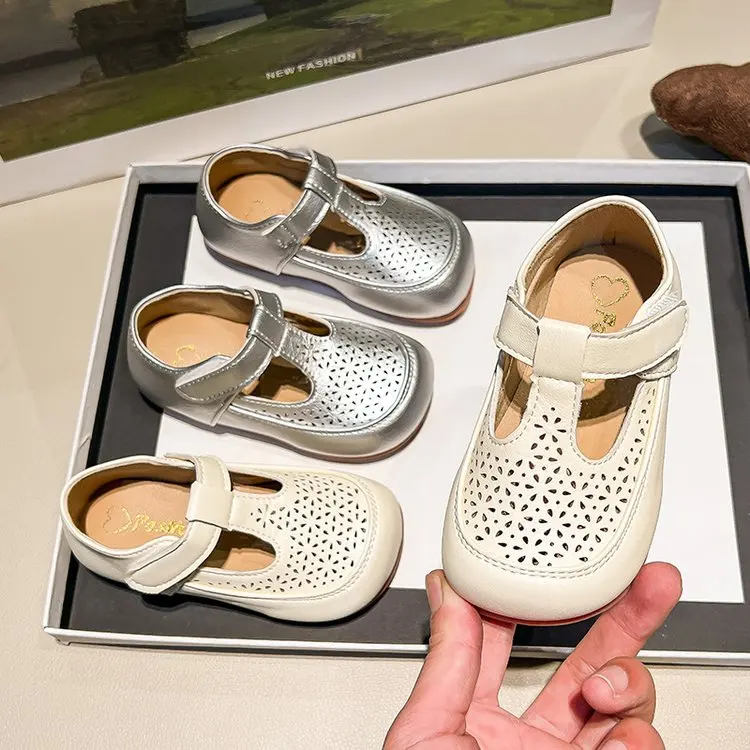 

2025 summer new female casual beach shoes Korean version princess breathable leather sandals