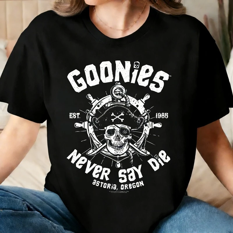 Camiseta Retro de los Goonies Never Say Die, Oficialmente Inspirada en la Película de los 80, Logotipo Icónico de Calavera y Huesos Cruzados, Diseño Pirata, Novedad 2026, Tallas 100-4XL