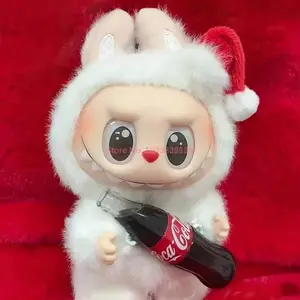 100 % otantik, Canavarlar Coca-Cola Serisi Vinil karşısında Bebek Labubu Şekil anahtarlık Kolye Dekorasyon için bir Masa Bu Noel En çok satılan 12 coca-cola anahtarlık-no. 9
