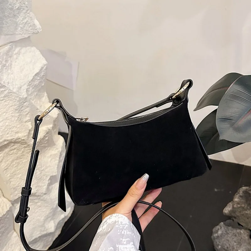 

Classic women's zipper shoulder bag inspired by designer crossbody bag, elegant women's handbag with detachable chain strap