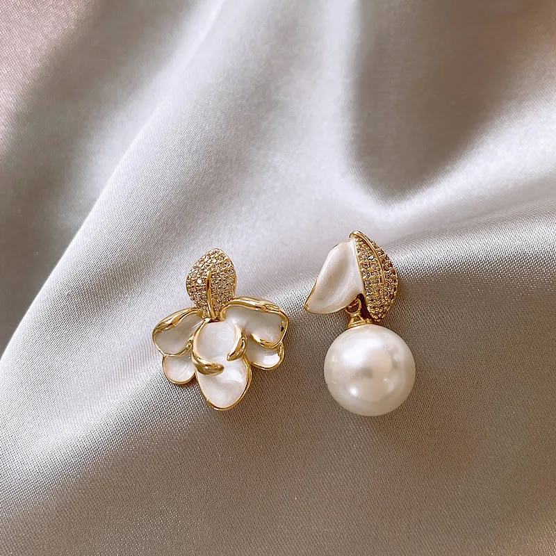 Asymmetrische Blumen-Ohrringe für Damen mit Zirkon-Einlage, Emaille, Künstlichen Perlen, Goldfarben, Elegante Party-Mode-Schmuckstücke – Detail 11