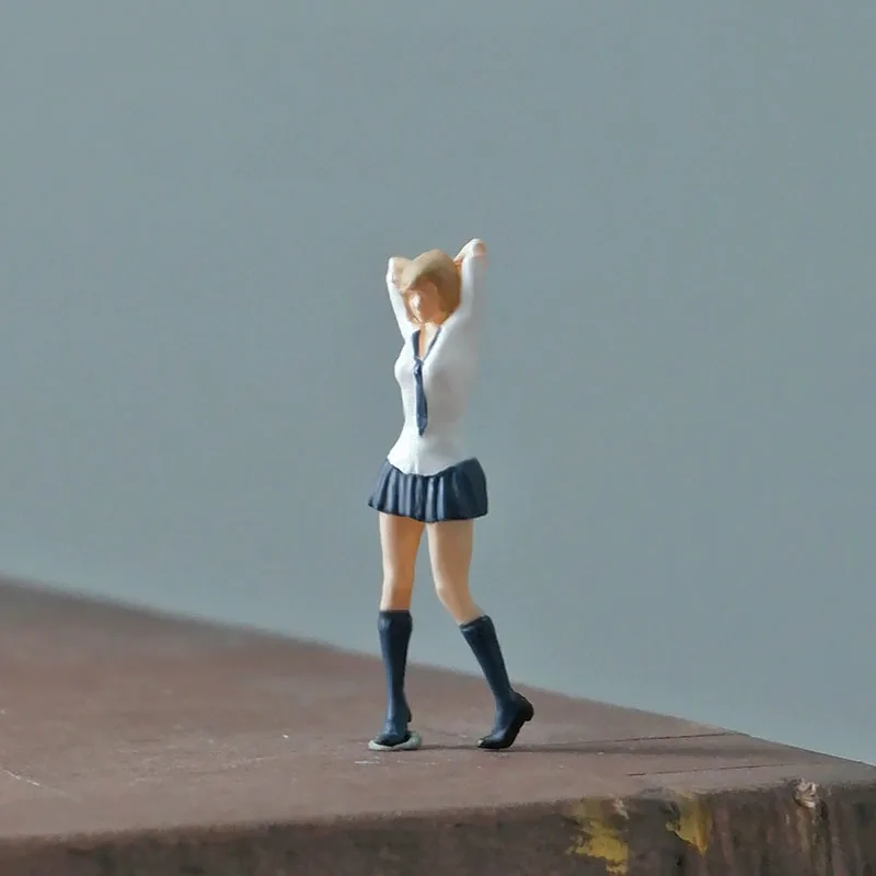 

Resin 1/64 Short Hair Uniform Girl Miniature Figure Model Props Creative Photography Display Collection Decoration Garage Scene