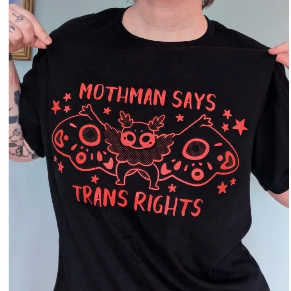 

Mothman Says Trans Right Screen Printed Unisex T-Shirt