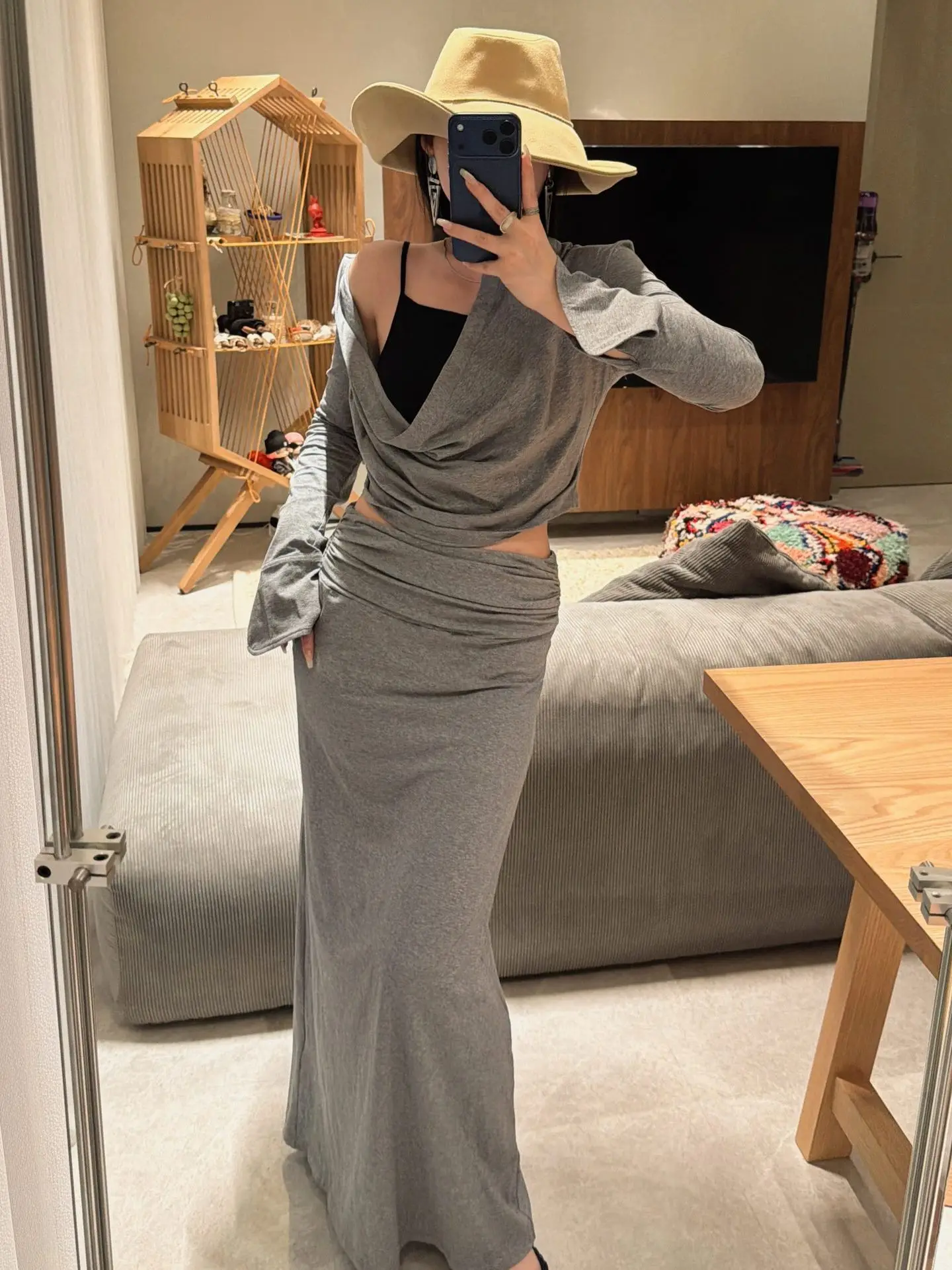 

Spring Summer New Style Women's Fashion Set with Elastic Waist Design Halter Neck Zipper High Waist Skirt And Top