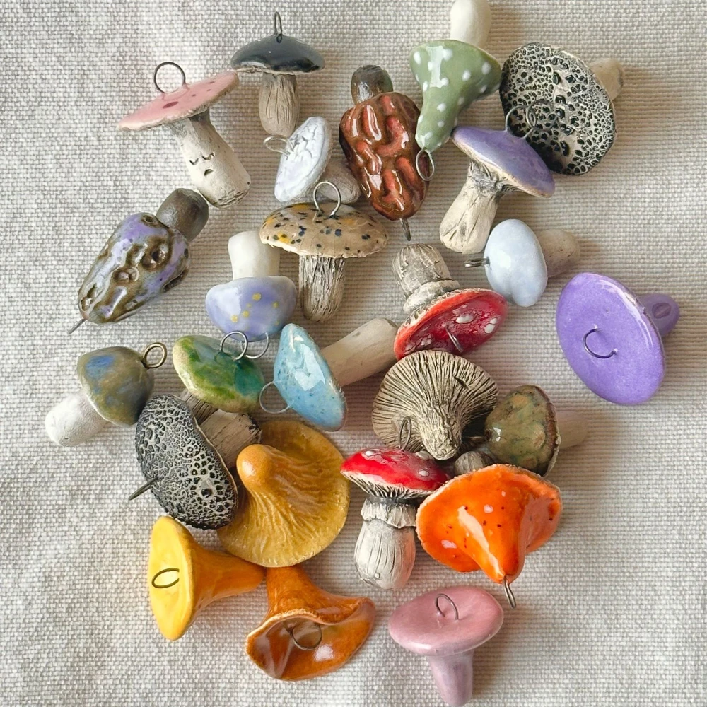 Einfache und modische niedliche Pflanzenserie, bunte Pilz-DIY-Anhänger für Schmuck. – Detail 2