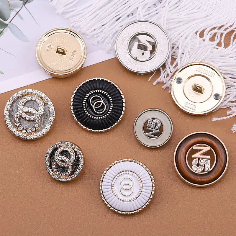 6pcs- Luxury Designer Logo Round Metal Luxury Sewing Button For Clothing Accessory Handmade DIY Material Decoration Golden Black