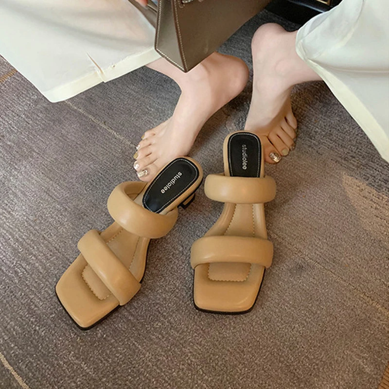 

Middle Heeled Sheepskin Women's Sandals with Thick Bottom and Soft Treading Shit Shoes A Pair of Square Sandals and Slippers