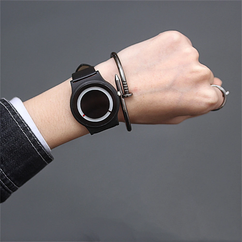 Relojes de cuarzo minimalistas creativos para parejas, reloj de pulsera Simple con personalidad de estudiante blanco y negro sin puntero