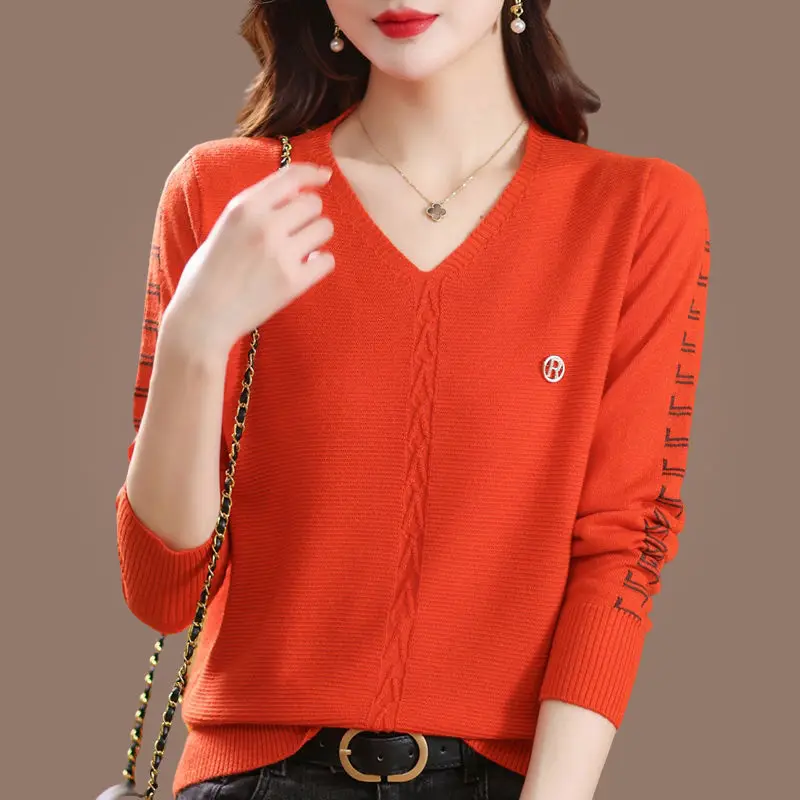 เสื้อฐานถักสําหรับผู้หญิง เสื้อใหม่สําหรับฤดูใบไม้ผลิ เสื้อสเวตเตอร์คอวีแขนยาวใหม่สําหรับผู้หญิง