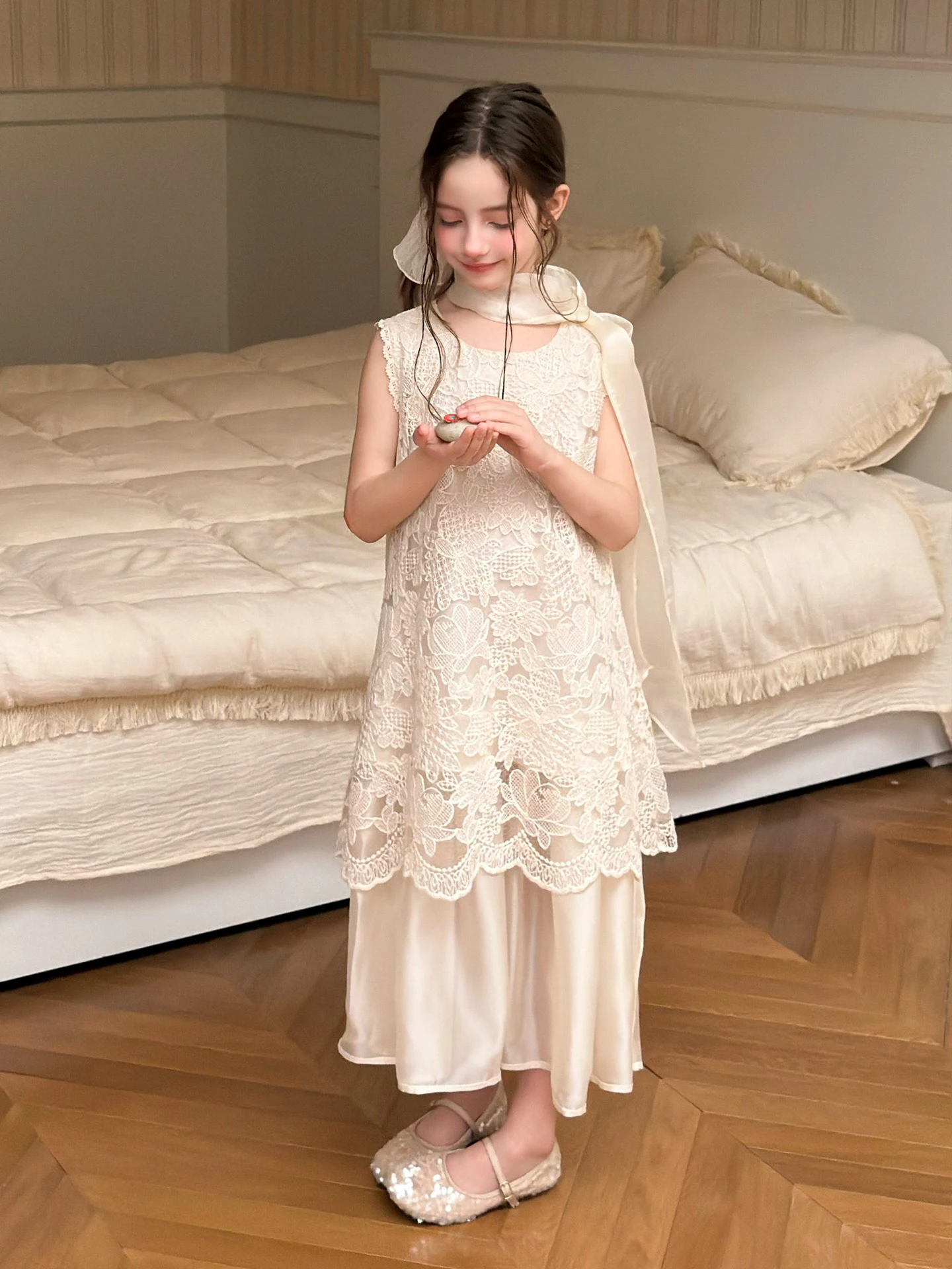 

Elegant White Hollow out Ruffle Vest Dress Children's Summer Fashion Girls' Dress Pola Group Mid-Low Waist Other Material
