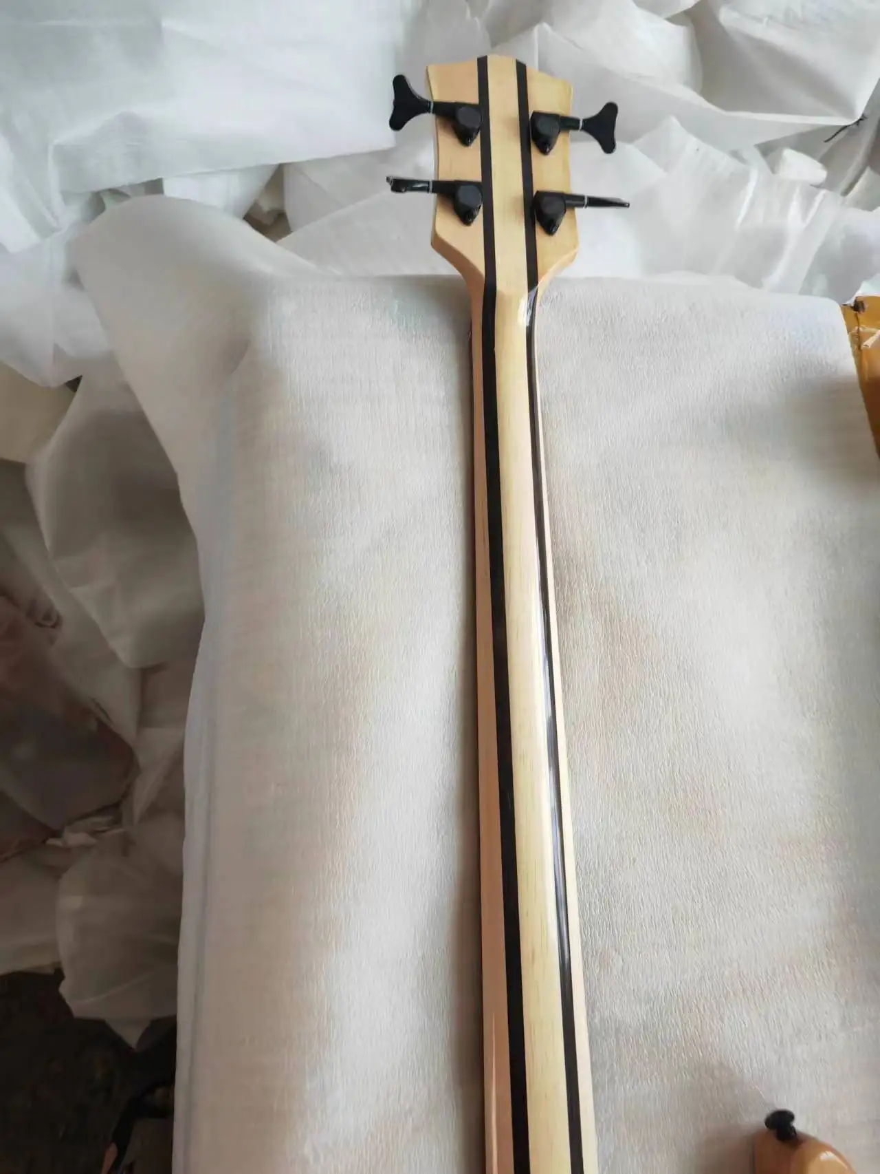 Custom 4 Strings G-Wal Style Electric Bass Guitar Mahogany Body Musical Instruments