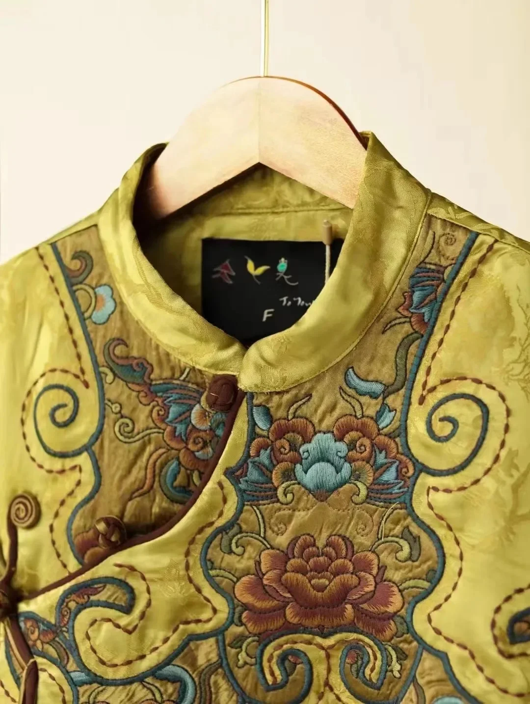 Cappotti corti invernali da donna Giacca imbottita in cotone stile nazionale Giacca in cotone jacquard rayon ricamato Giacca trapuntata gialla