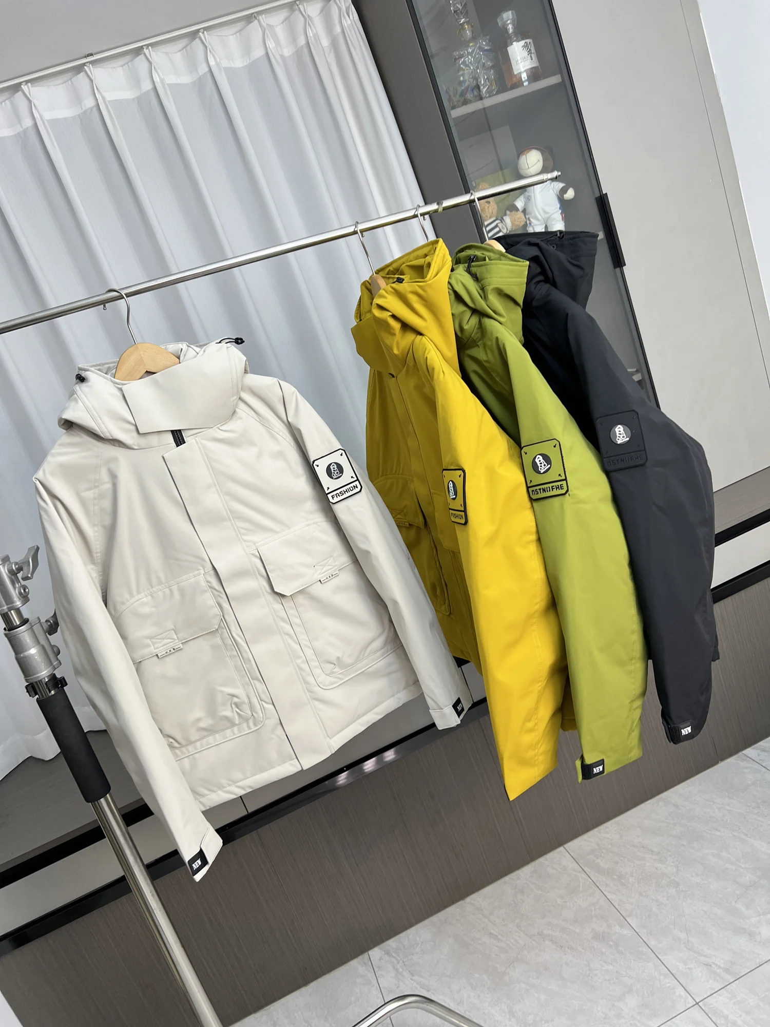 

Outdoor High-End Men's down Jaet Windproof Waterproof Warmth-Preserving Fce-Lined Hooded Zipper Closure Faionable Urba...