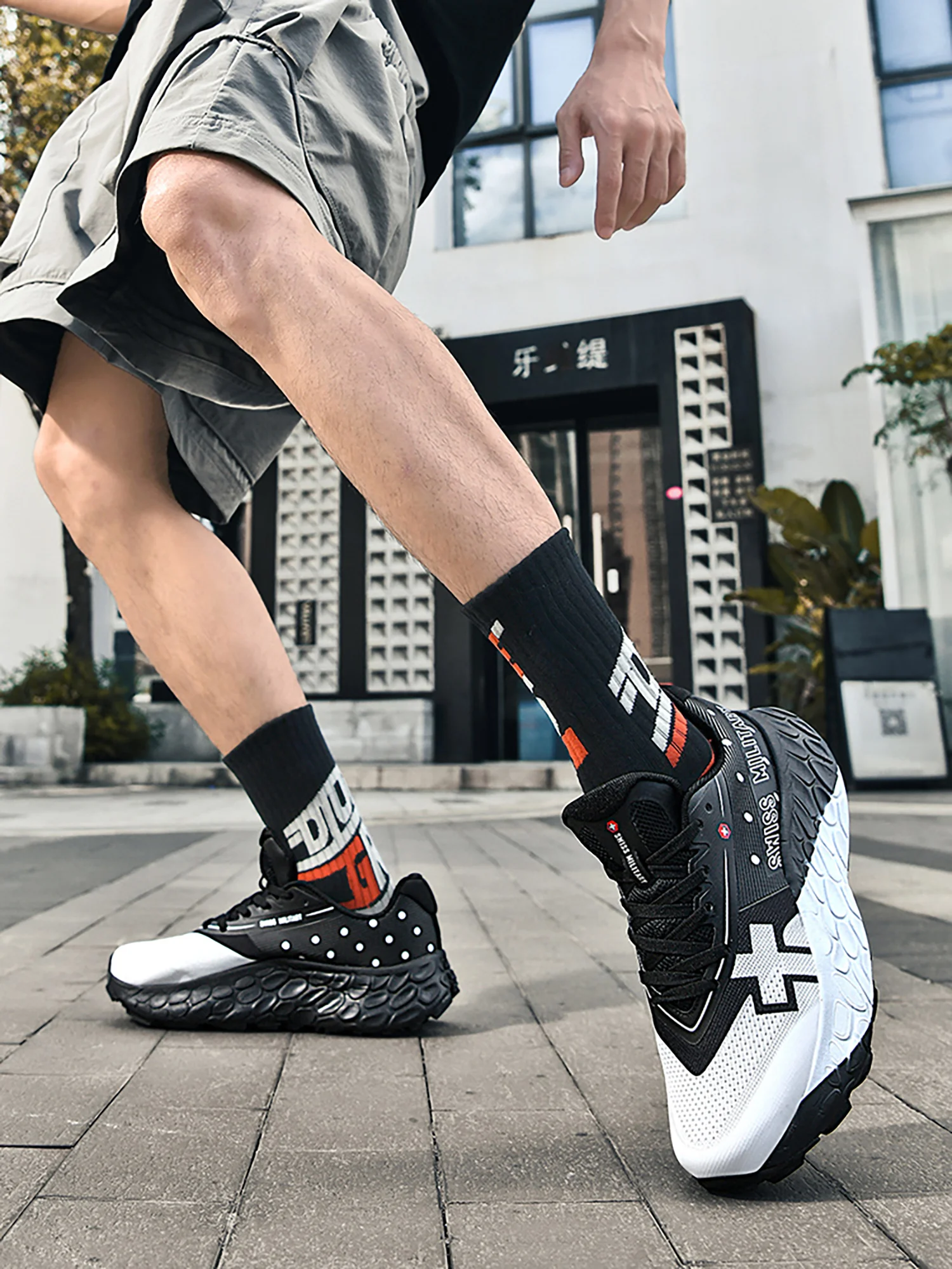 2025 أحذية الجري الرجالية أحذية رياضية كاجوال موضة فاخرة خفيفة الوزن ومسامية مناسبة للمشي واللياقة البدنية Comfo #2