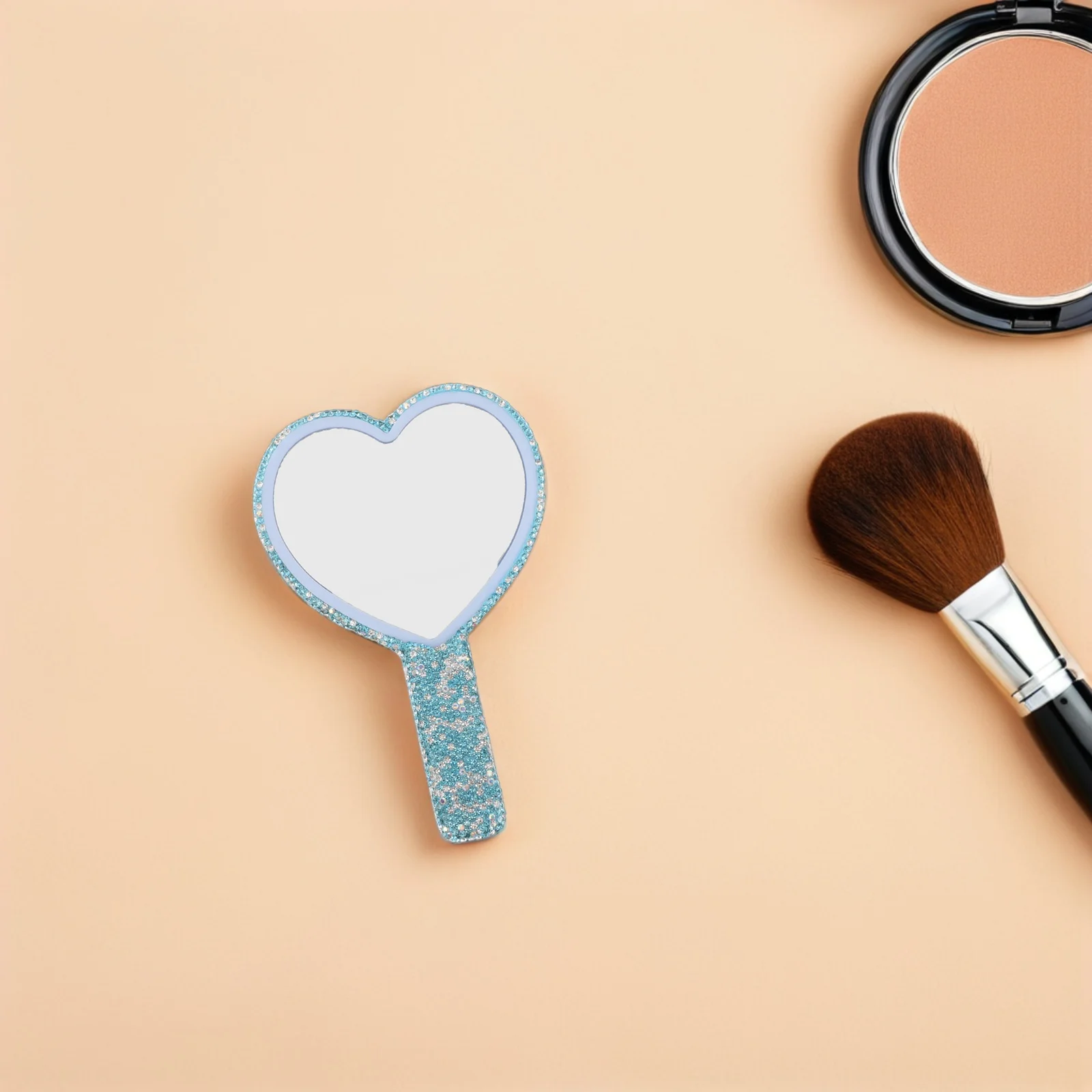 مرآة مكياج مدمجة محمولة على شكل قلب، مرآة بلاستيكية خفيفة الوزن محمولة للسفر ومرايا اليد للجيب