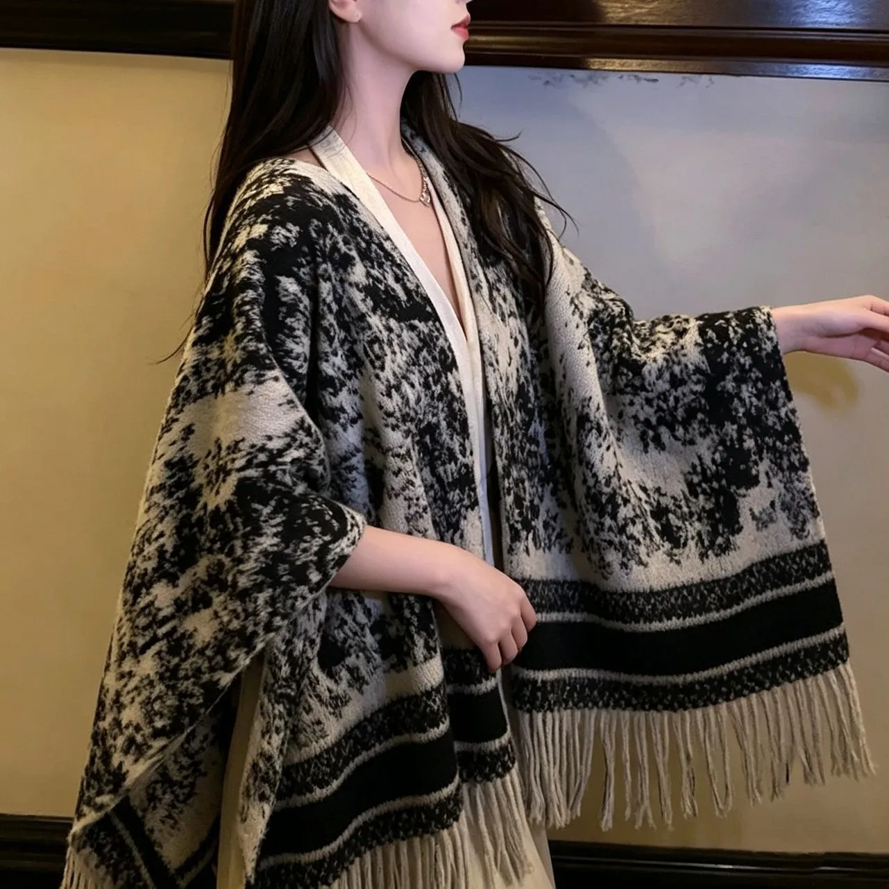 Women'S Ink Wash Landscape Print Cape With Tassel Hem And Slit Loose Open-Front Shawl Warm Scarf Outdoor Travel Jacket Outfit