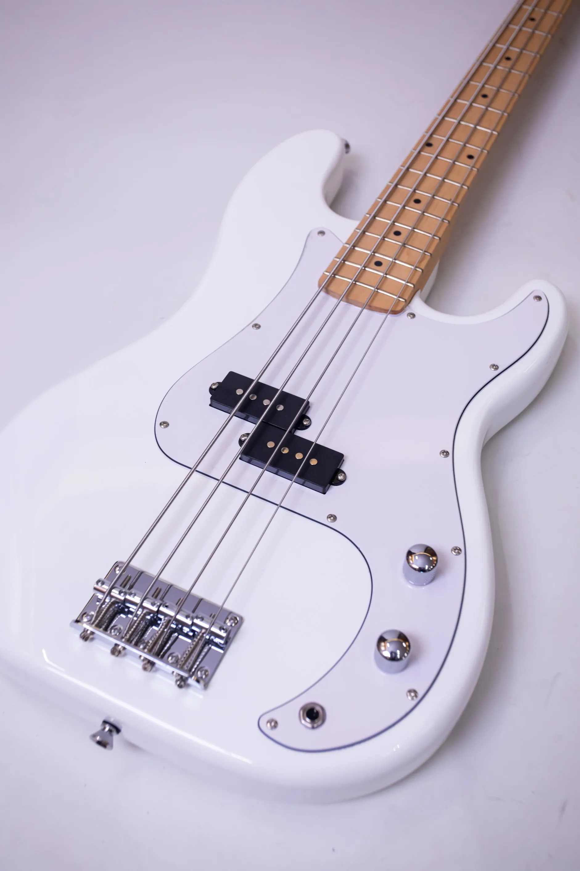 Factory Direct, Customizable 4 String Electric Bass Guitar 20 Fret Poplar Body, Maple Neck, With Cable Accessories