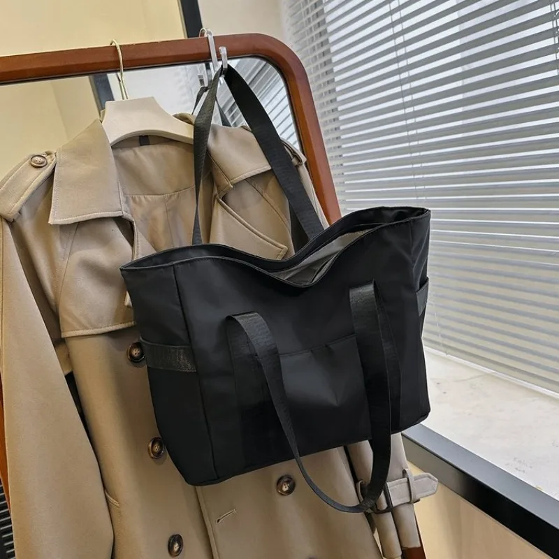 

Simple Yet Fashionable Tote Bag For Women Luxury Designer Crossbody Large Capacity Elegant Leather Diaper Bag For Commuter