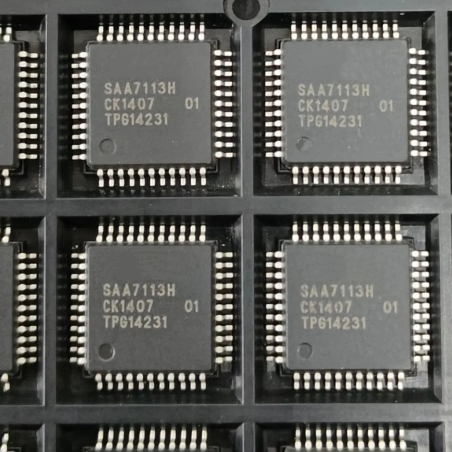 1~10pcs/lot SAA7113 SAA7113H SAA7324H QFP44 SAA7114H SAA7114H/V2 QFP100 100% Brand New Original.
