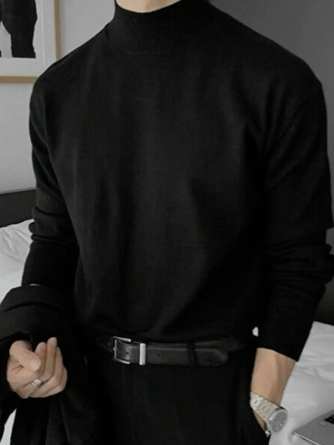 

Мужской черный свитер свободного кроя с длинным рукавом и высоким воротом для осени и зимы