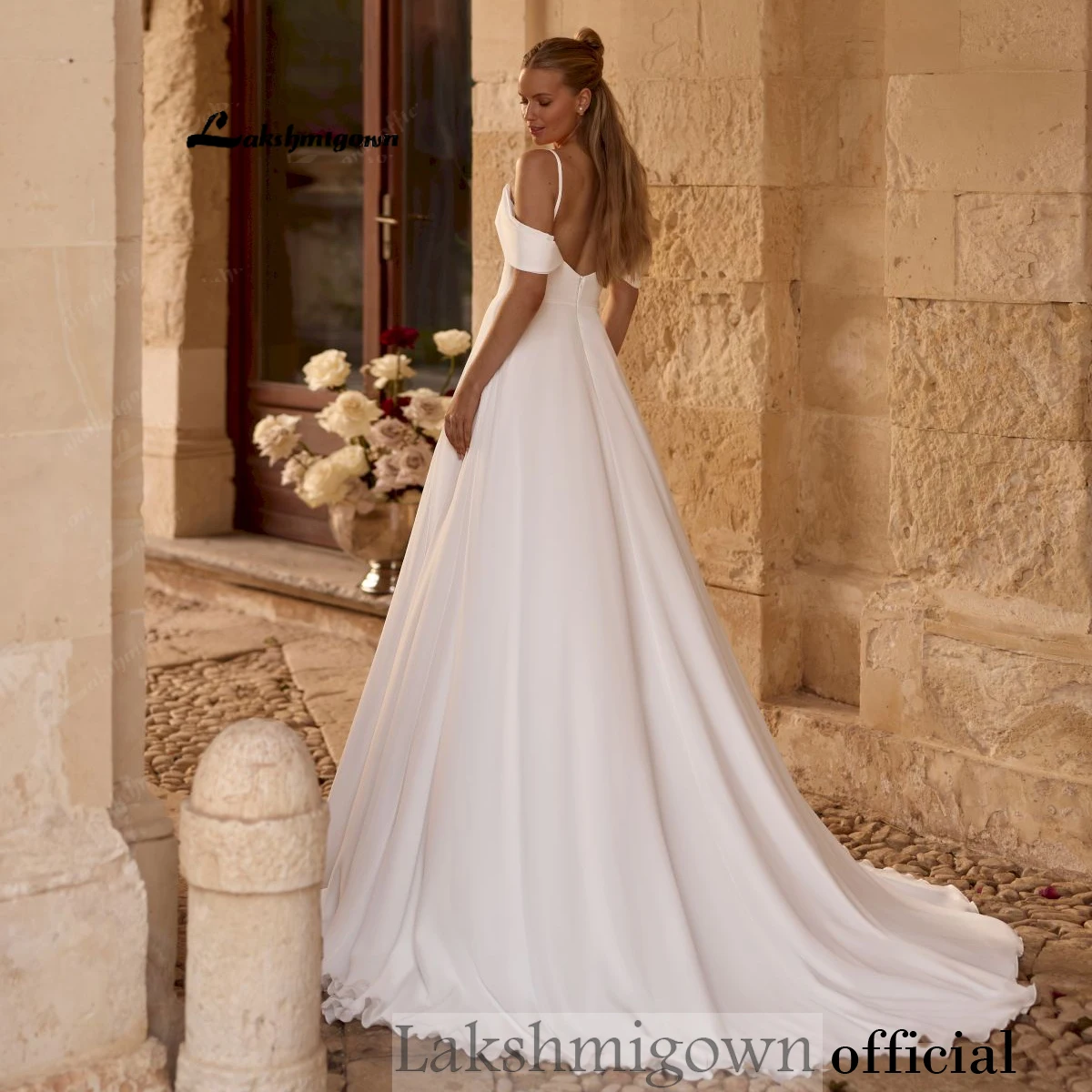 Minimalistisches Chiffon-Brautkleid, schulterfreies Design, Spaghettiträger, hoher Schlitz, A-Linien-Schnitt, Hochzeitskleid für Kirche, Outdoor-Hochzeit, nach Maß. – Detail 6
