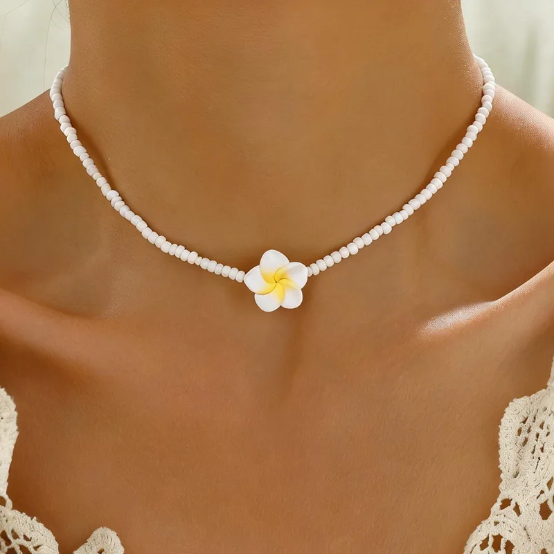 Collar de cadena para clavícula con flores de polímero suave estilo bohemio hawaiano, gargantilla de cuentas de arroz con flores coloridas y dulces, joyería para bodas y fiestas.