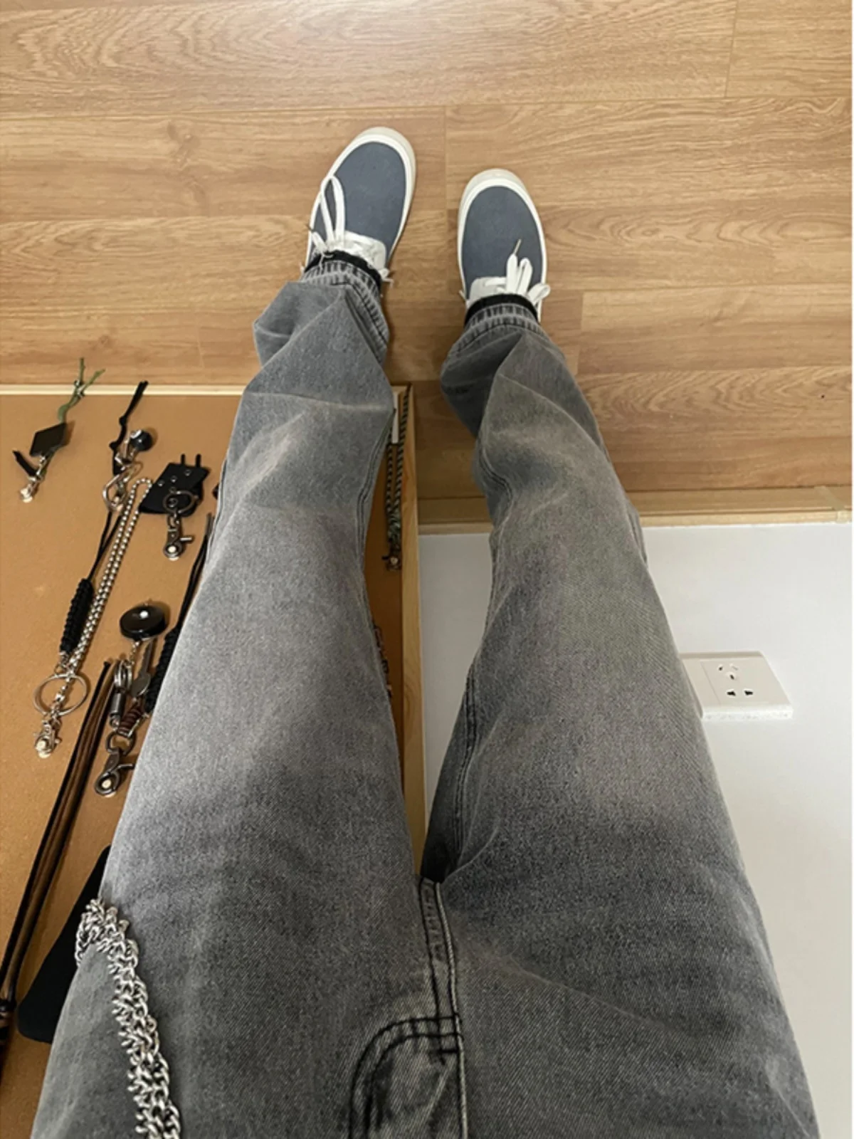 

Мужские джинсы-клеш с высокой талией, модные, брендовые, с рваными краями, в американском уличном стиле, прямые брюки с эффектом потертости